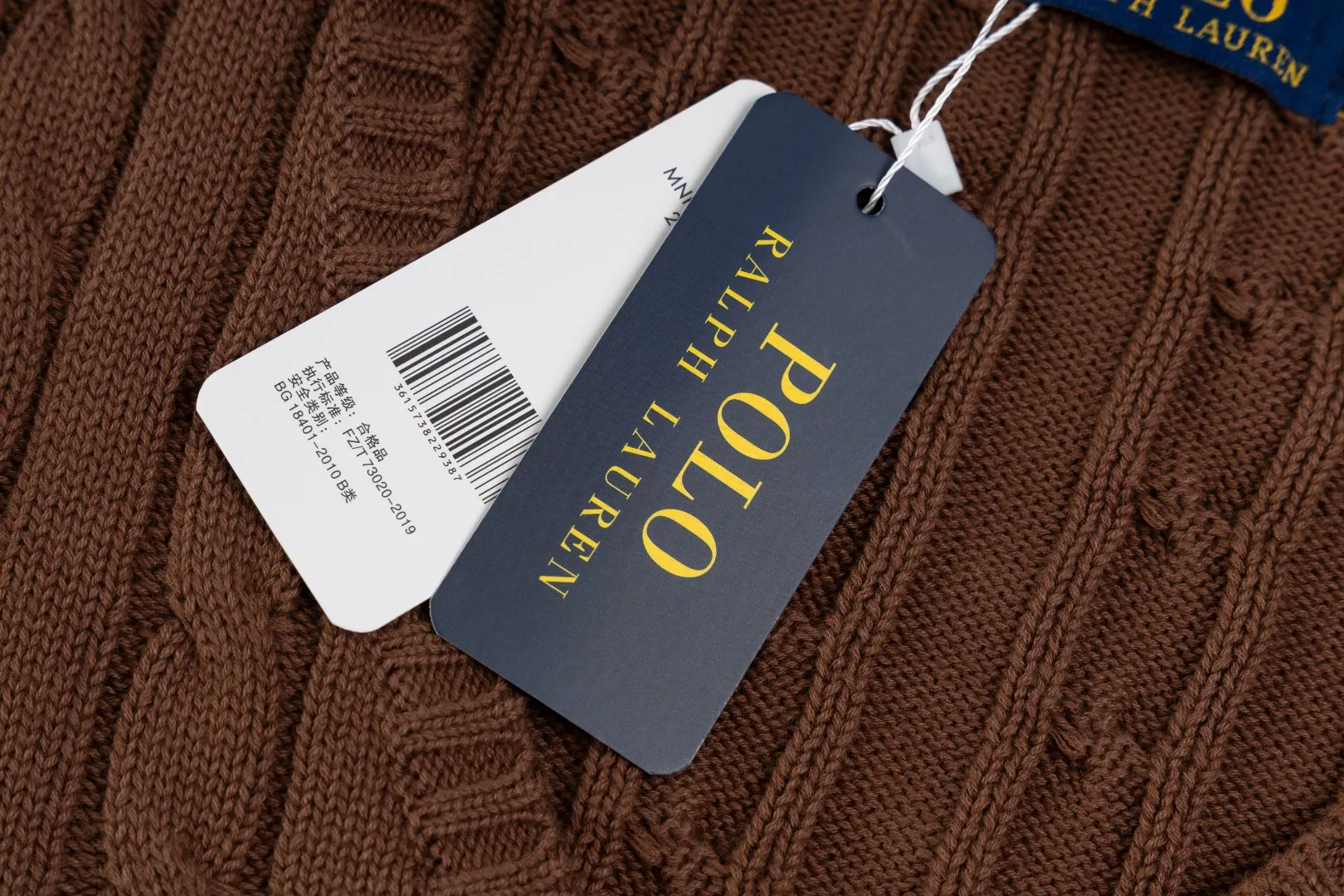 P210 #R90 RALPH LAUREN Thirteen colors of Ralph Lauren classic small label embroidery V-neck pullover cable cardigan sweater women's top, high-density LOGO embroidery on the chest, original customization of tag accessories. Made of pure cotton yarn, pure cotton is skin-friendly and comfortable, small label war horse embroidered twist button V-neck sweater🐎High quality, follow the blogger to learn how to wear it! Let’s buy a Ralph Lauren cable sweater. It’s a super hard-to-find series after it became popular. It’s hard to find one on the official website. It’s simple and practical to wear, with a lazy and loose feel. The thickened fabric has more texture, feels soft and delicate, and has a loose fit. Whether worn alone or layered, you can wear different styles of fashion with just one piece!   Size： Sleeve length: 60/61/62/63
